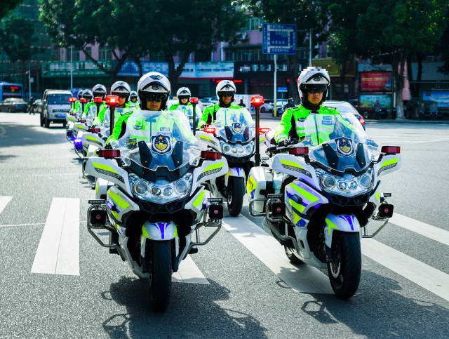 全省公安机关始终坚守岗位,护航南粤平安。 全省公安机关始终坚守岗位,护航南粤平安。