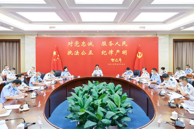 省公安厅举行广东公安忠诚楷模先进事迹报告会。 省公安厅举行广东公安忠诚楷模先进事迹报告会。